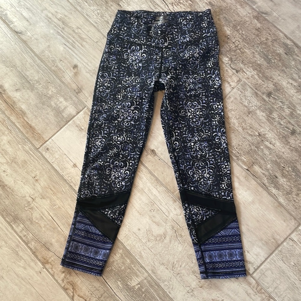 Gaiam Patterned Capri leggings